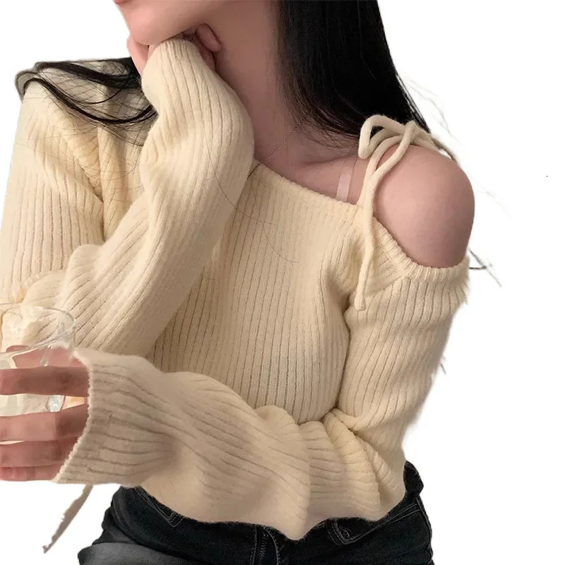 2024 AutumnWinter Niche Vintage Irregular Off-The-Shoulder Tops Slimming Versatile Long Sleeve Knit Sweater Womens 241216