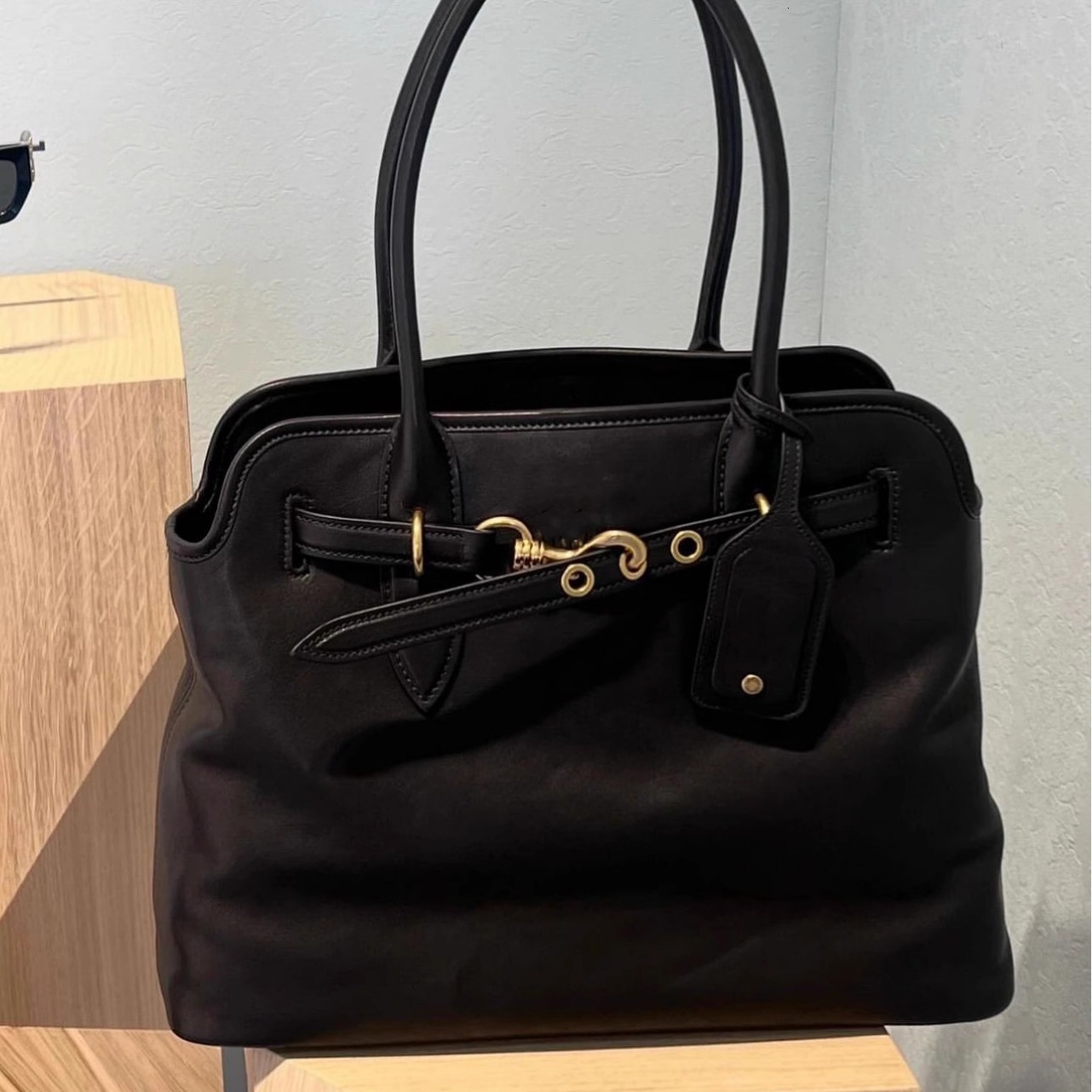 New Product Women trend s Handbag Women s Retro briefcase Shoulder bag Personalized design Fashion designer leisure Women s Shoulder bag