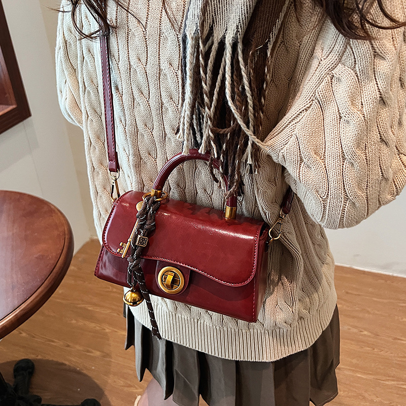 Women Shoulder Fashion Outdoor High-end Retro Versatile Crossbody Fashionable Hand-held Bag Triple hot Black Red Green Coffee Free shipping