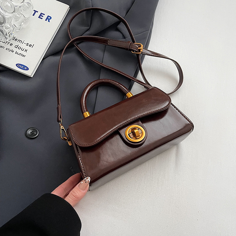 Women Shoulder Fashion Outdoor High-end Retro Versatile Crossbody Fashionable Hand-held Bag Triple hot Black Red Green Coffee Free shipping