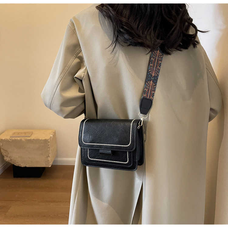 Oil leather small bag women trendy fashionable texture single shoulder bag wide shoulder strap women's bag crossbody small square bag 241215