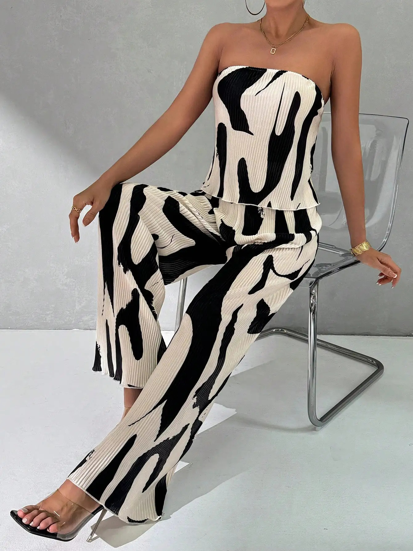 Floerns 2piece Fully Printed Backless Tank Top Tailored and Wide Leg Pants Set 241212