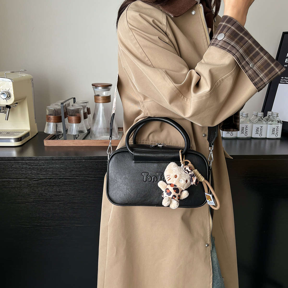 Autumn and Winter New Simple Texture Single Shoulder Pillow Multi functional Commuter Solid Color Designer Crossbody Bag Trendy Single Shoulder Bag ba
