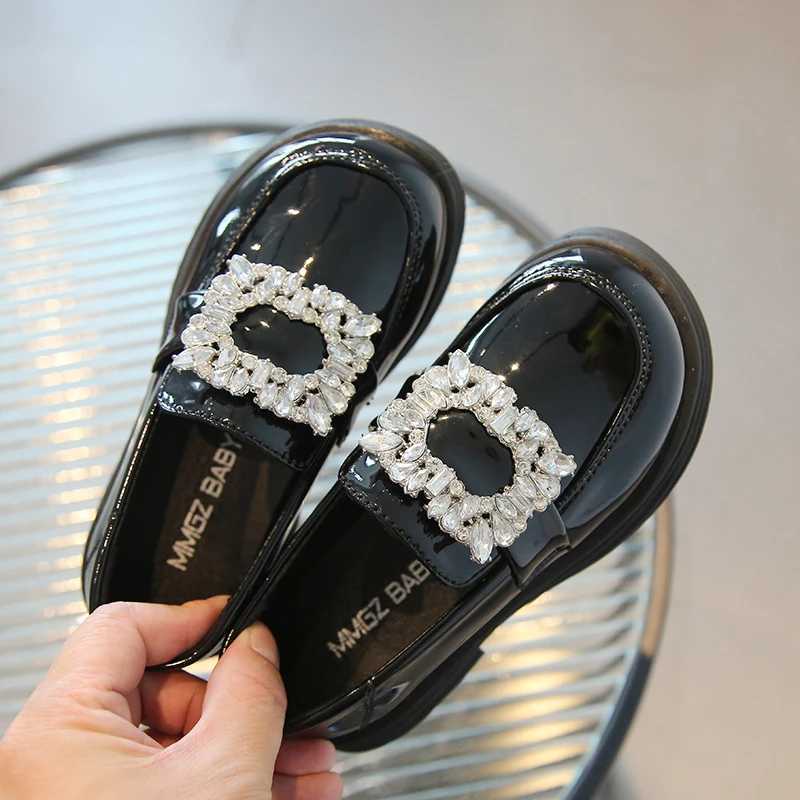 Sandals Girls Loafers Diamante patented leather slider fashionable childrens leather shoes spring elegant 2636 short and chubby fashionable children J