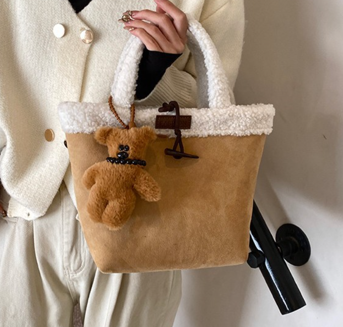 2025S Fashion Designer Women Handbag Fashion Tote Bag Winter Gifts Large Capacity Vintage Plush High End Commuting Triple Brown Khaki Free Shipping