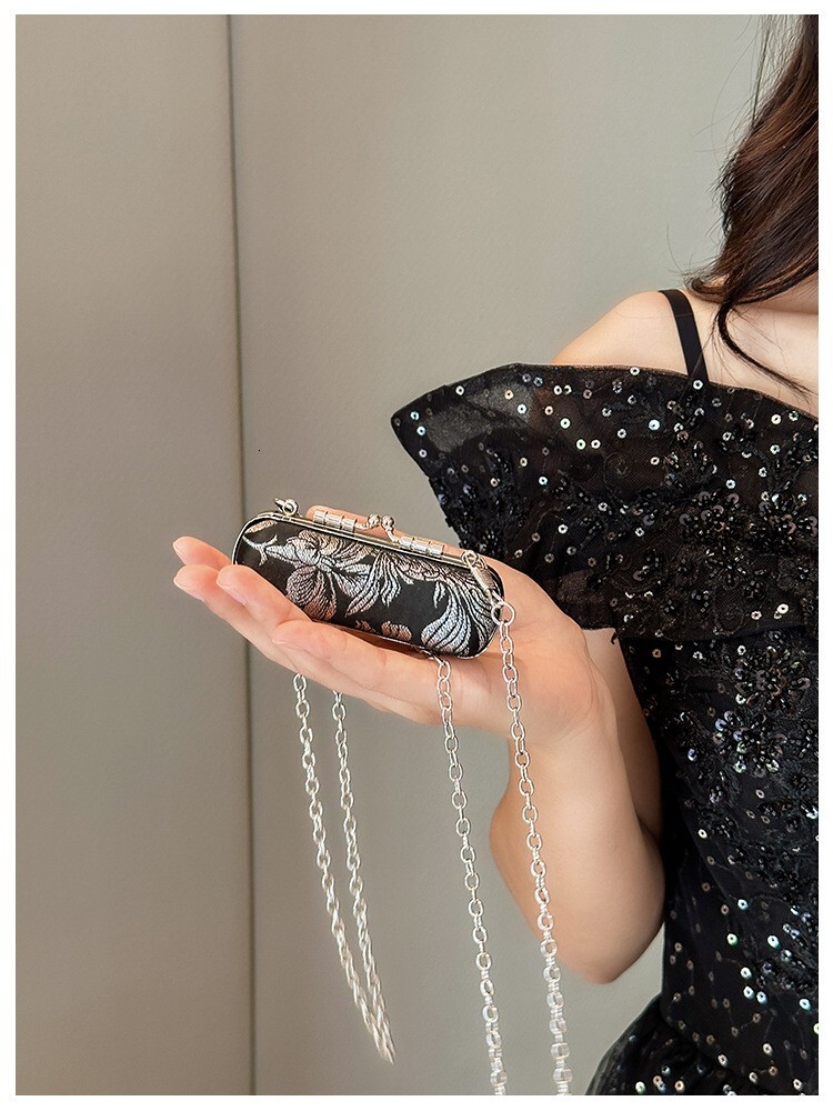 trend New antique Hanfu elements Hanfu cross border ethnic style retro mouth red envelope small qipao bag leisure designer shoulder bag trendy mouth r