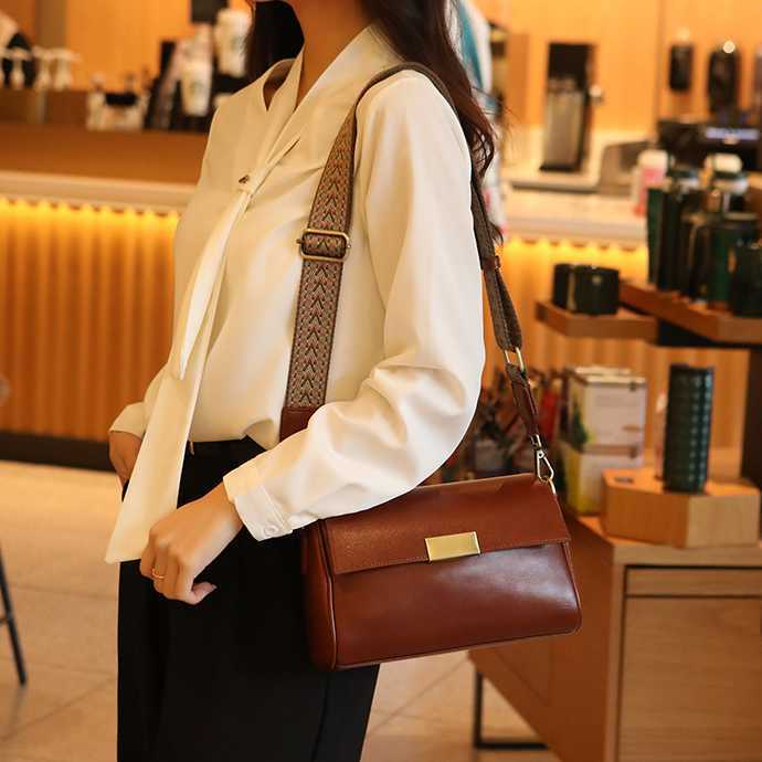 Head layer cowhide bag underarm bag, women's fashionable crossbody bag, high-end texture leather shoulder bag 241215