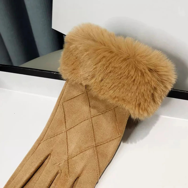 Womens winter suede warm touch screen plain weave gloves are fashionable and elegant Fur wrists soft driven Thin wool windproof 241212