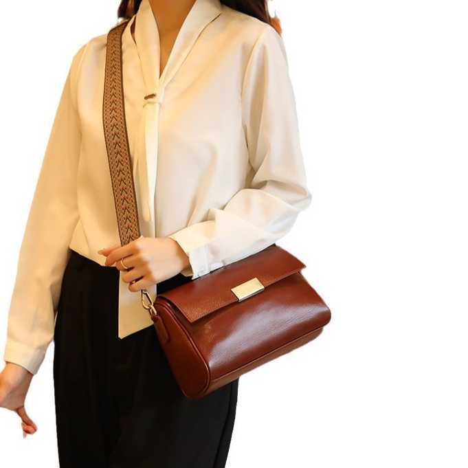 Head layer cowhide bag underarm bag, women's fashionable crossbody bag, high-end texture leather shoulder bag 241215