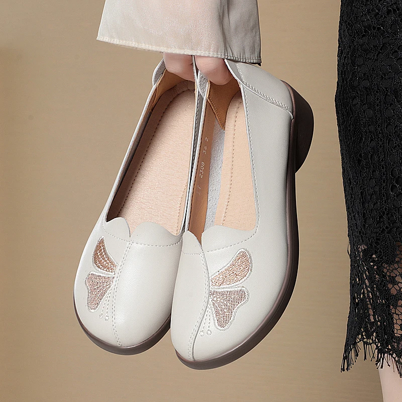 AIYUQI Women Flat Shoes Genuine Leather Spring Casual Shoes Women Slip-on Middle-aged Non-slip Mom Shoes Female