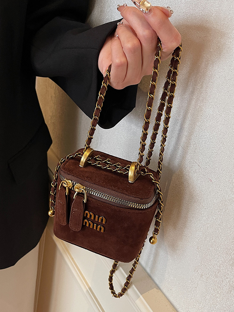 2025 light new style niche mini women retro new style frosted chain messenger designer autumn and winter casual mouth red envelope shoulder bag
