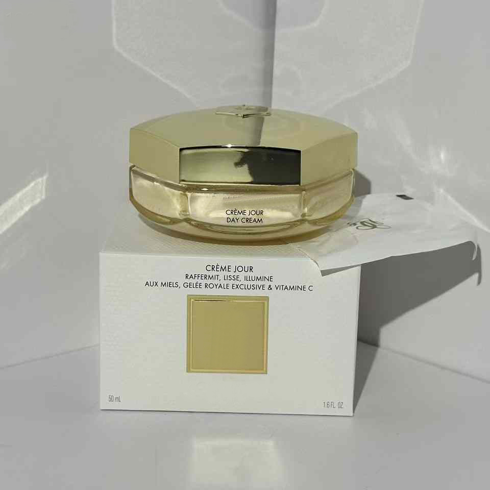 Crème de marque Face 50 ml pour visage nourrissant Crème Cécherie rapide Renewing Water Cream Brightenfing Face Care Soins Facial Creme Enrichied
