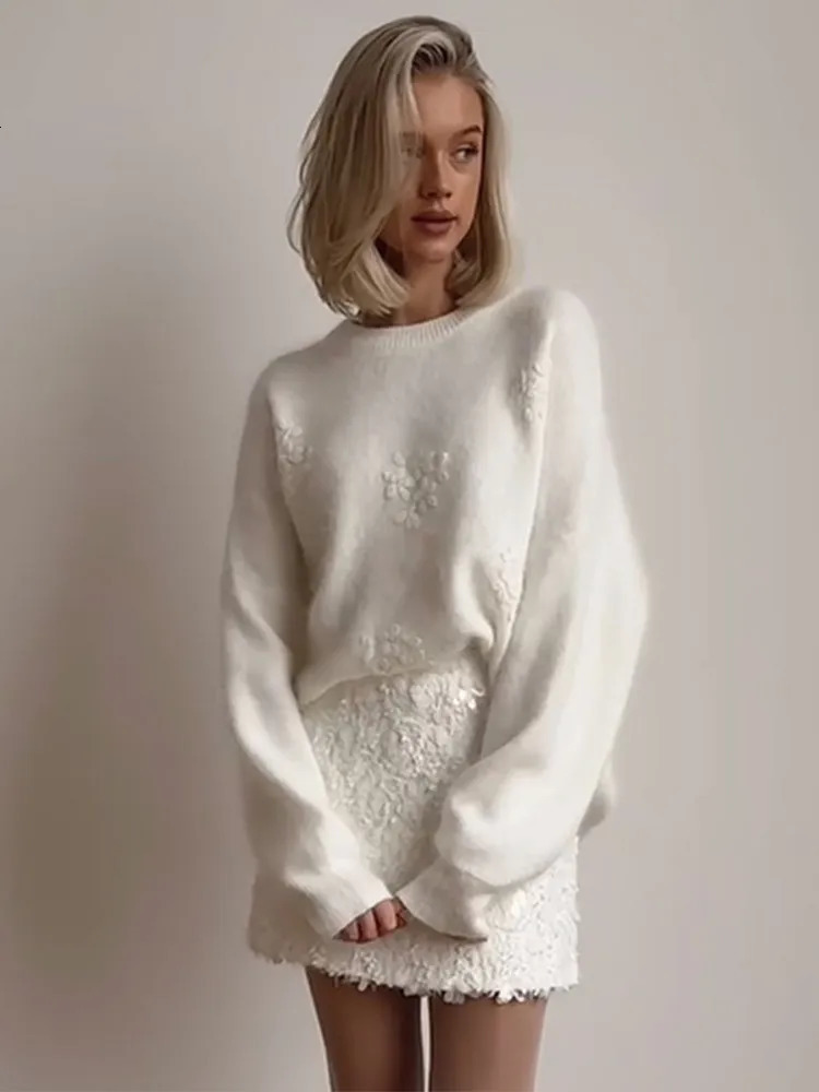 Fashionable womens jacquard embroidery solid knit sweater casual Oneck long sleeved loose floral autumn fashion jumper 241211