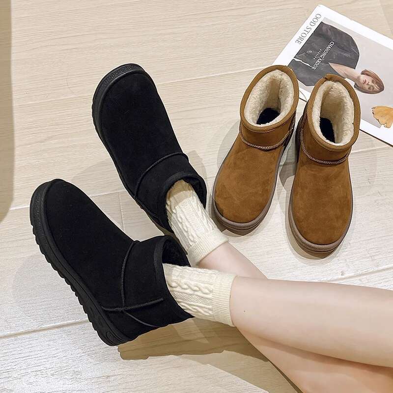 Cold Resistant and Warm Winter Snow Boots, Outdoor Versatile Shoes, Fashionable Women's Veet Cotton Shoes