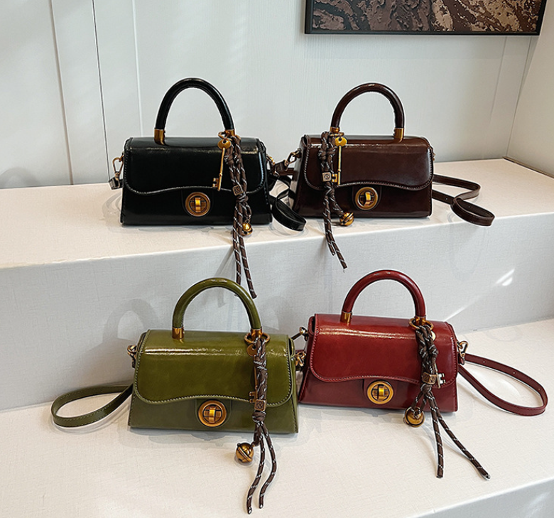 Women Shoulder Fashion Outdoor High-end Retro Versatile Crossbody Fashionable Hand-held Bag Triple hot Black Red Green Coffee Free shipping