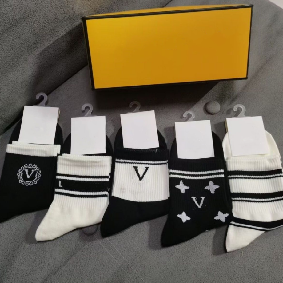Luxury Men Women socks Designer stocking classic letter comfortable breathable cotton high quality fashion 11 kinds of color freedom to choose elite grip sokken