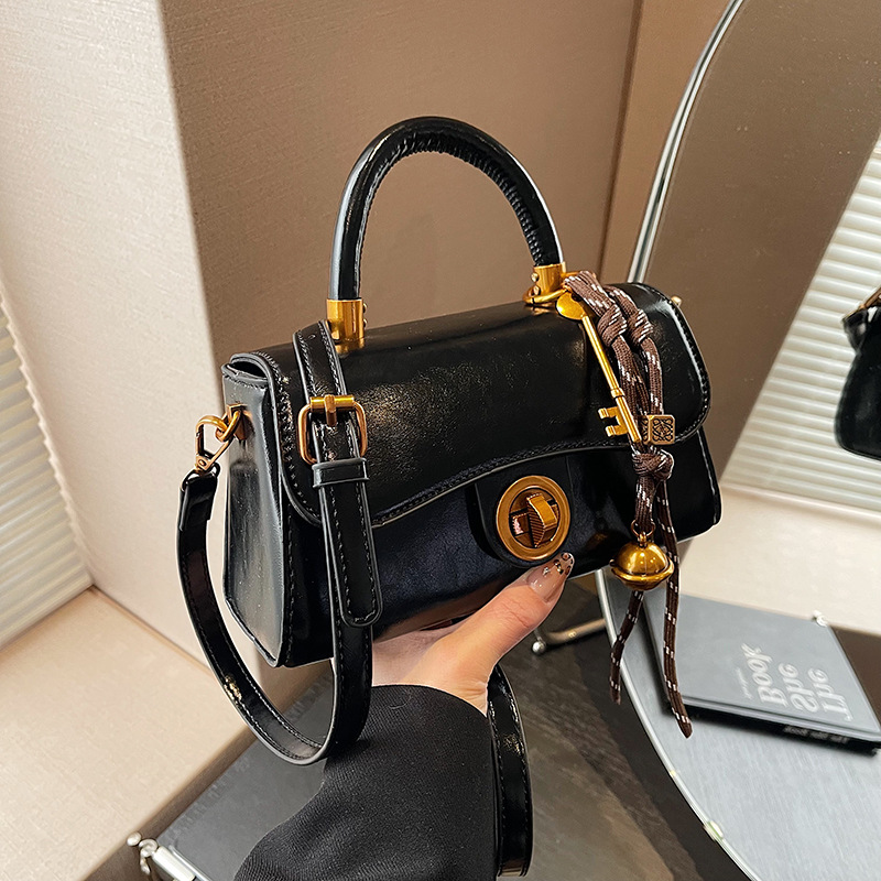 Women Shoulder Fashion Outdoor High-end Retro Versatile Crossbody Fashionable Hand-held Bag Triple hot Black Red Green Coffee Free shipping