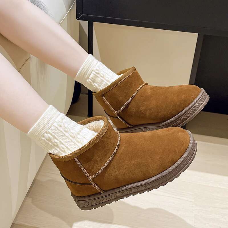 Cold Resistant and Warm Winter Snow Boots, Outdoor Versatile Shoes, Fashionable Women's Veet Cotton Shoes