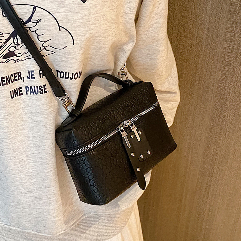 Women Shoulder Bag Popular Small Square Bag New Fashion Versatile Texture Korean Version Handheld Bag Triple Black White Blue Pink Free shipping