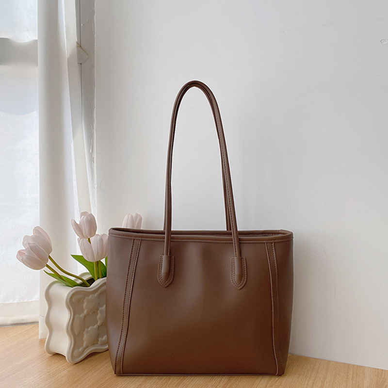 2025 Free shipping designer bags for womens Texture handbag black beige kahki brown Fashionable and versatile With hanging decorations