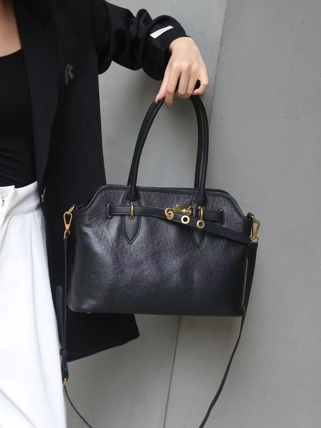 New Product Women trend s Handbag Women s Retro briefcase Shoulder bag Personalized design Fashion designer leisure Women s Shoulder bag