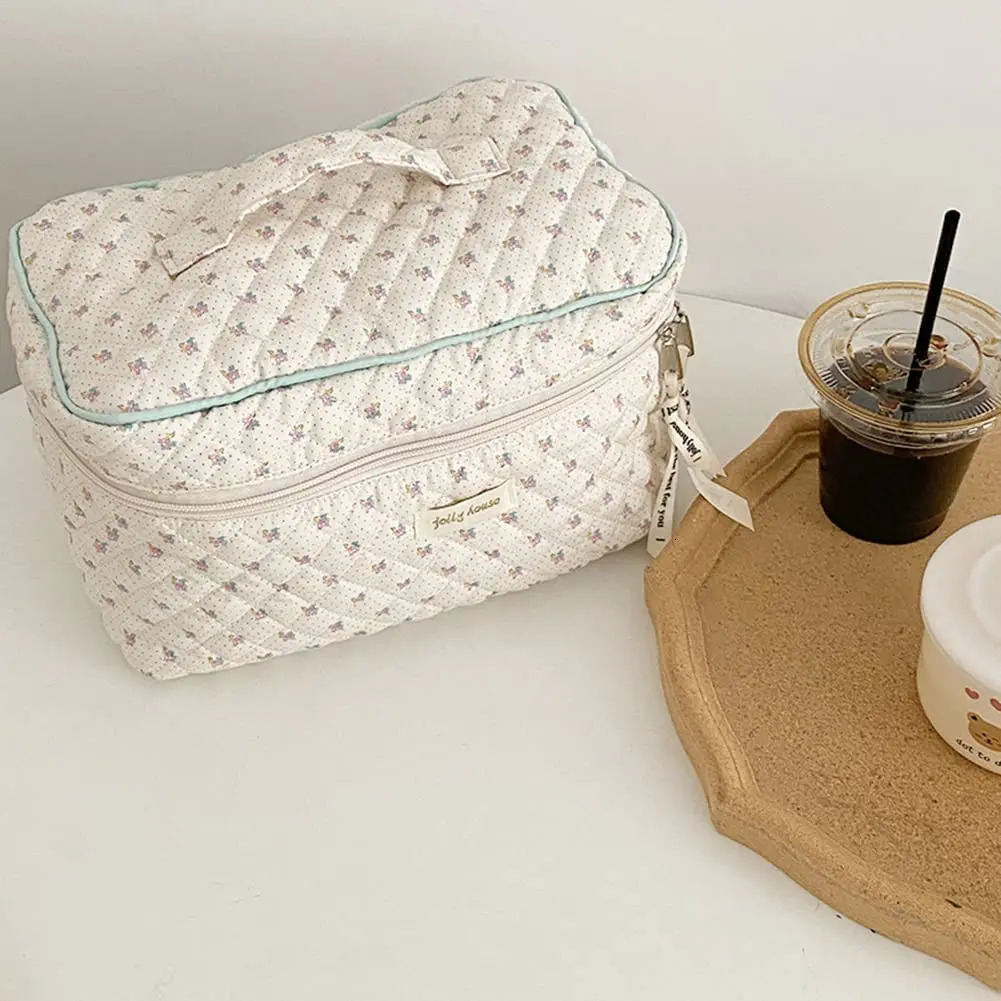 Floral Cotton Makeup Bag Large Capacity Travel Cosmetic Bag Quilted Pouch Coquette Aesthetic Toiletry Women Girls Ladies Storage 241212