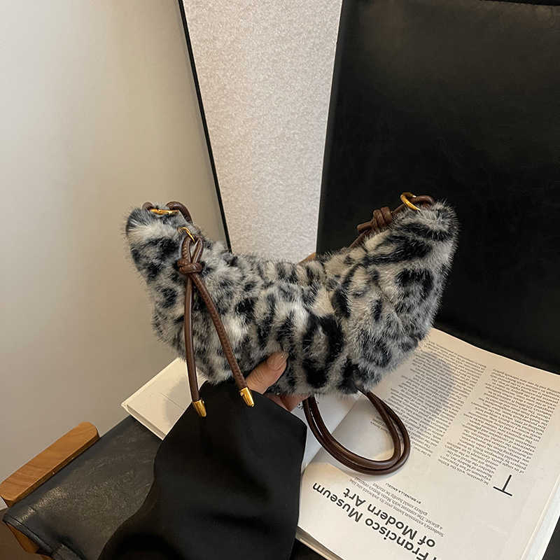 Small niche croissant female leopard print crossbody bag casual versatile plush dumpling bag 241215