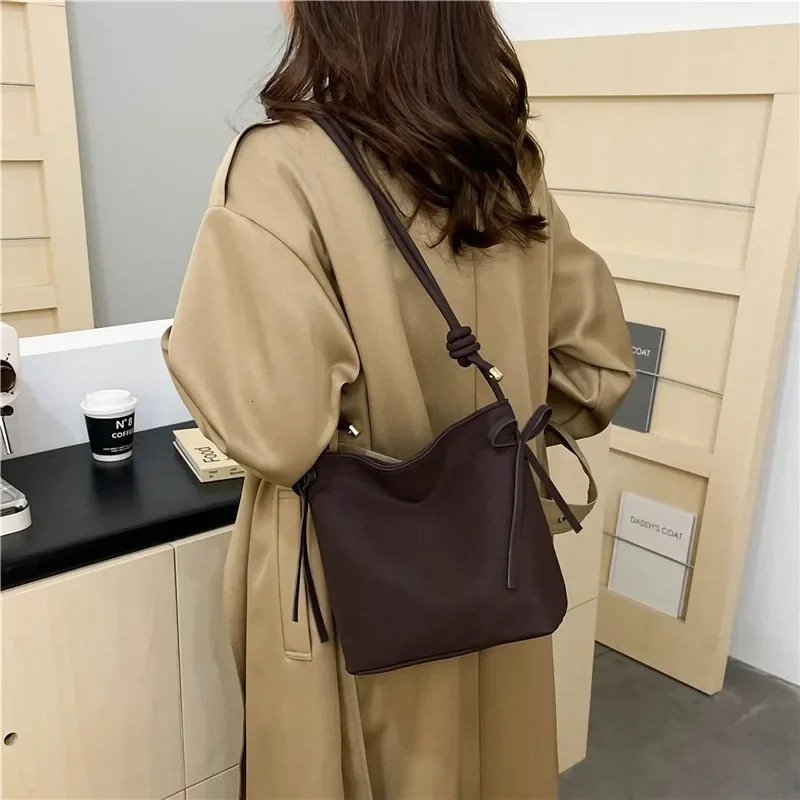 New leather bucket youth shoulder new lightweight women s large capacity handbag designer shoulder bag trendy handbag bag