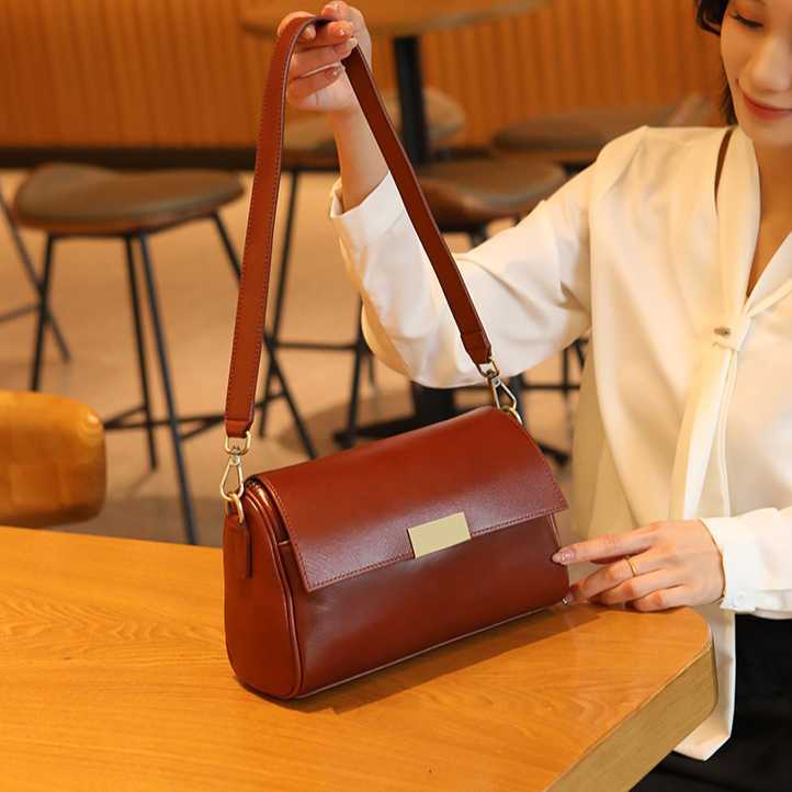 Head layer cowhide bag underarm bag, women's fashionable crossbody bag, high-end texture leather shoulder bag 241215
