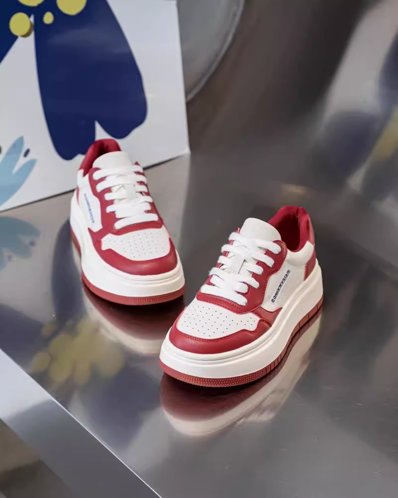 2024 new thick soled small white shoes women casual sports shoes lovers fashion all matching board shoes