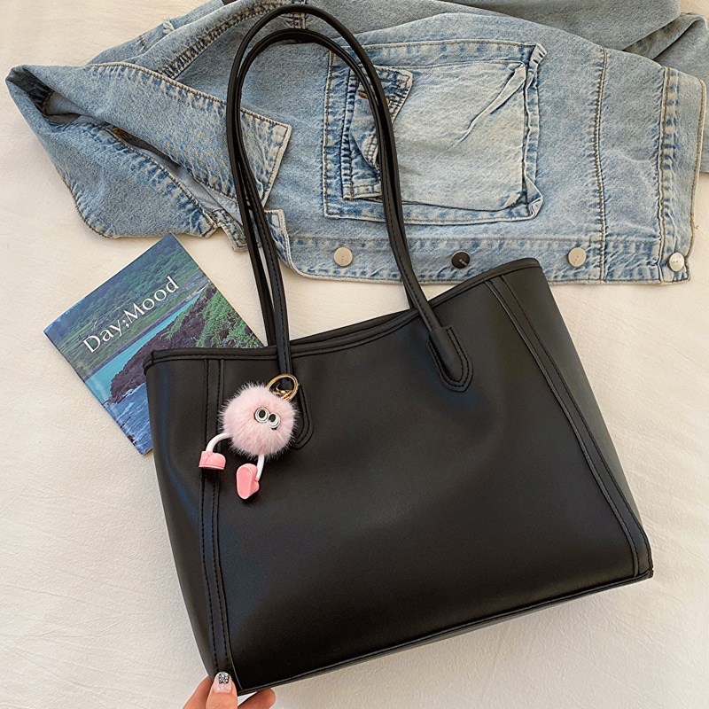 2025 Free shipping designer bags for womens Texture handbag black beige kahki brown Fashionable and versatile With hanging decorations