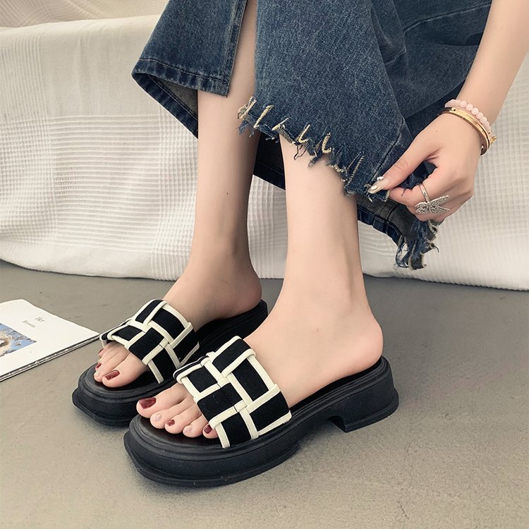 Women Slippers Thick Sole French Sandals Outdoor Wear New Fashion Woven Slip-on Versatile Design Sense Triple Black Beige Free shipping 30da 65c