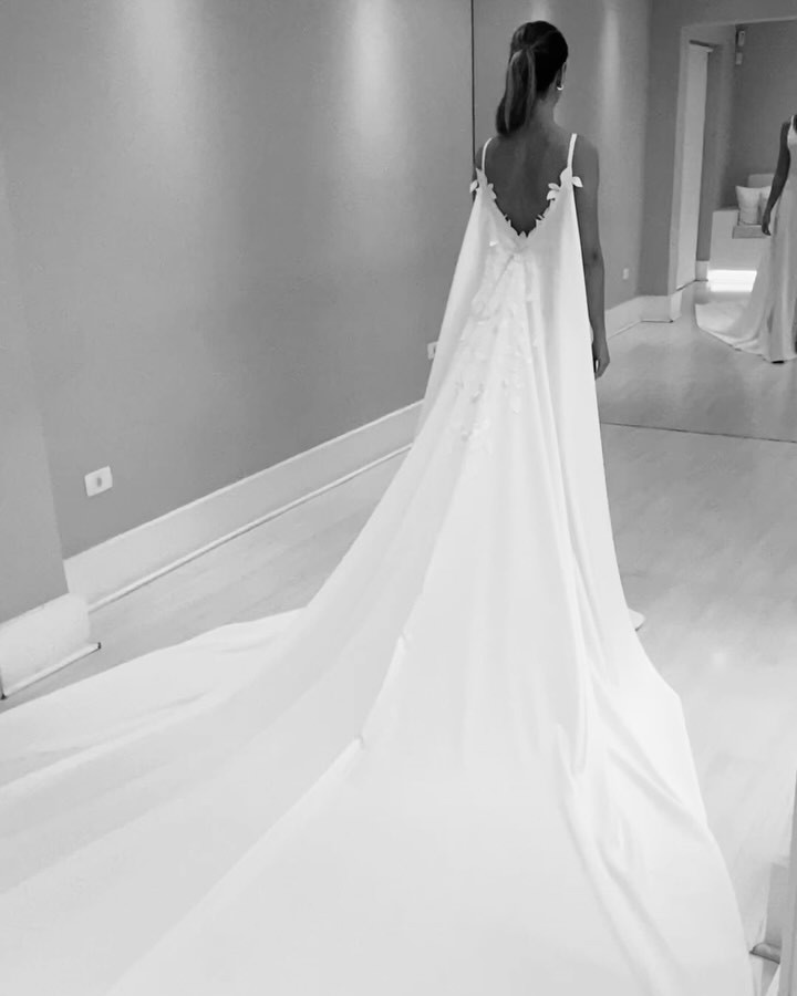 Fabulous Appliqued Wedding Dresses With Cape Backless Bridal Gowns A e V Necke Vestido De Novia