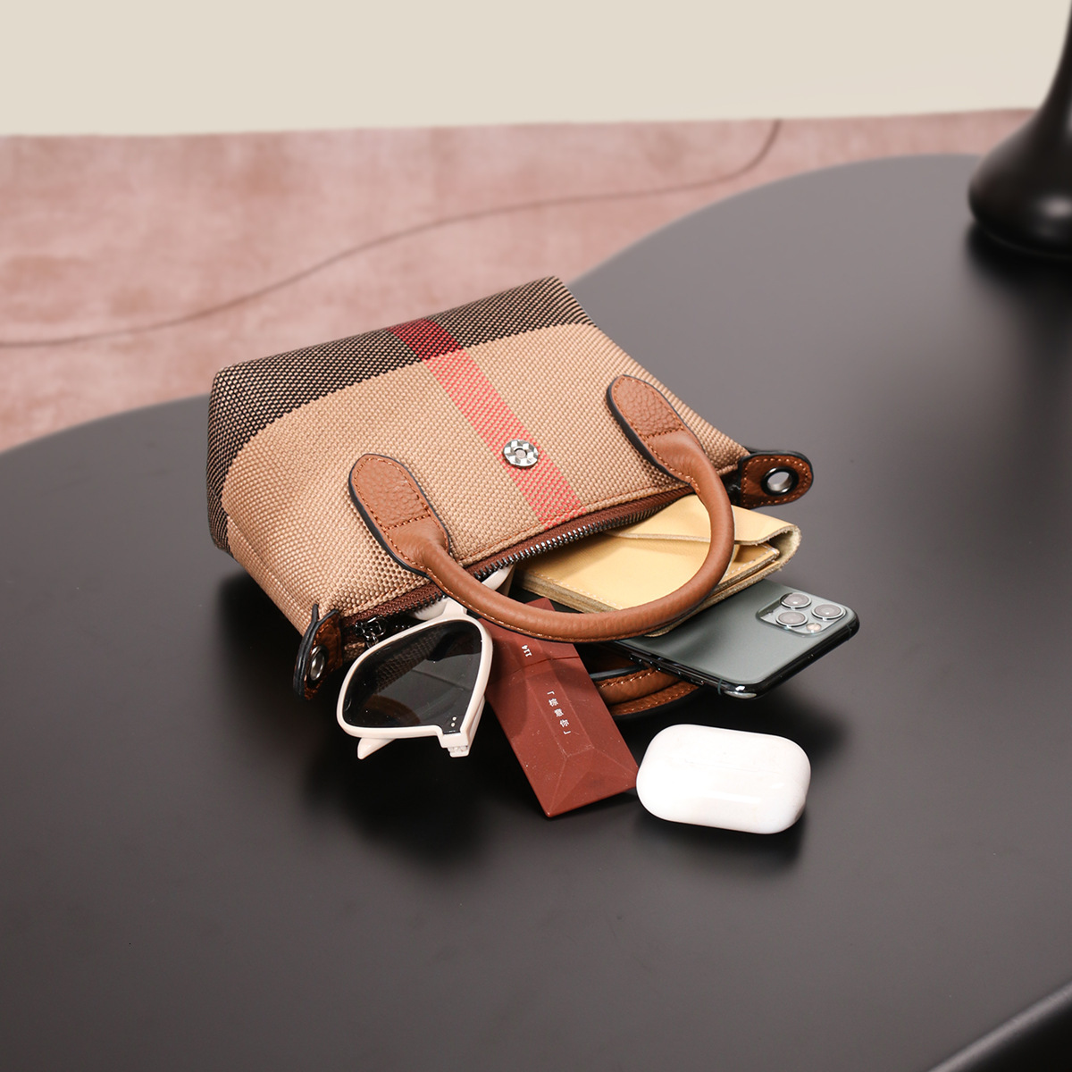2025 Early Spring New Women's Plaid Canvas Personalized Fashion Designer Versatile And Lightweight Single Shoulder Crossbody Bag