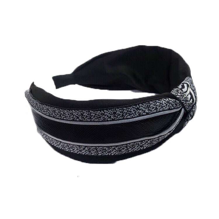 hair accessories for women with simple fabric temperament hair compression headbands broken hair clips versatile for going out autumn and winter new s