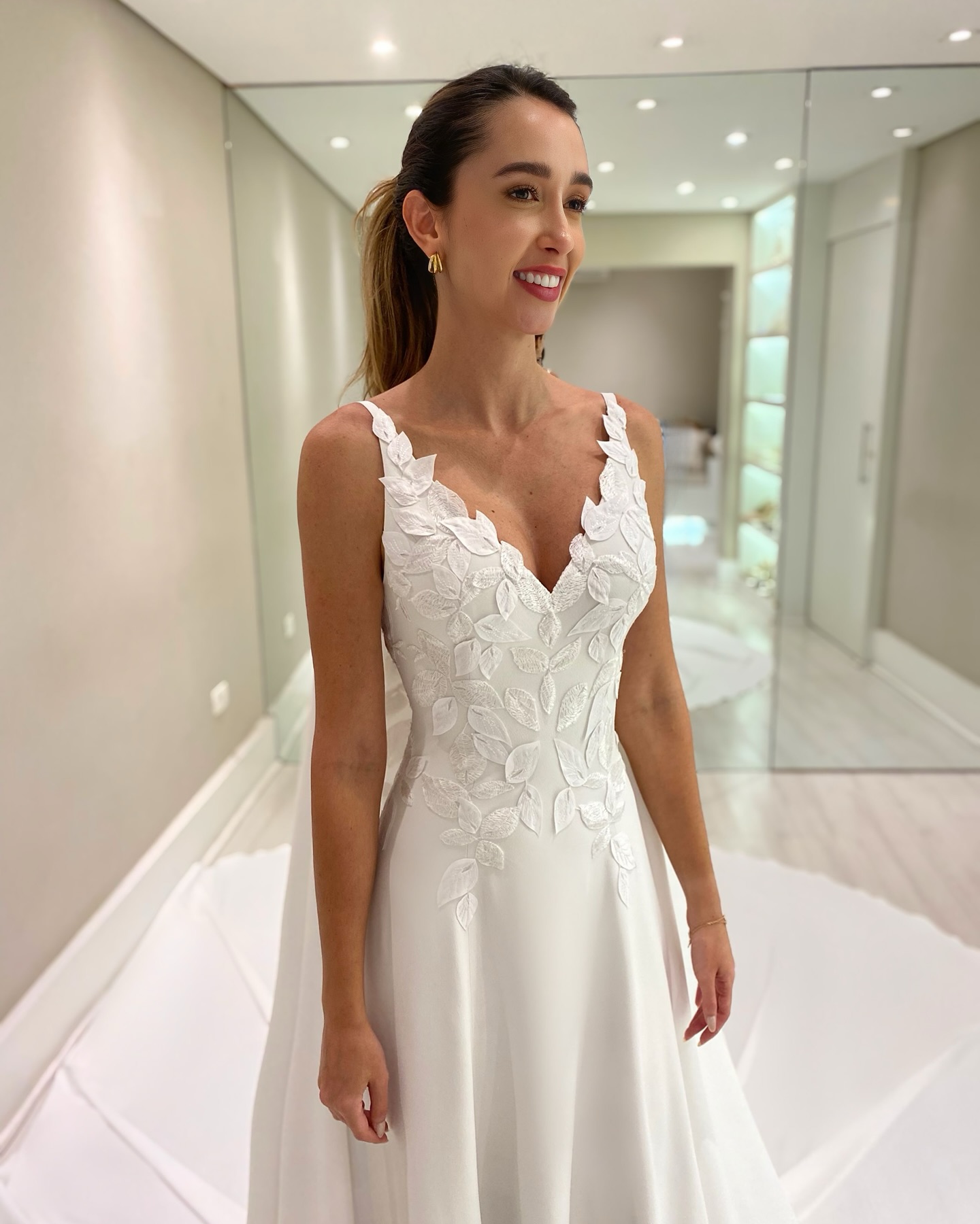 Fabulous Appliqued Wedding Dresses With Cape Backless Bridal Gowns A e V Necke Vestido De Novia