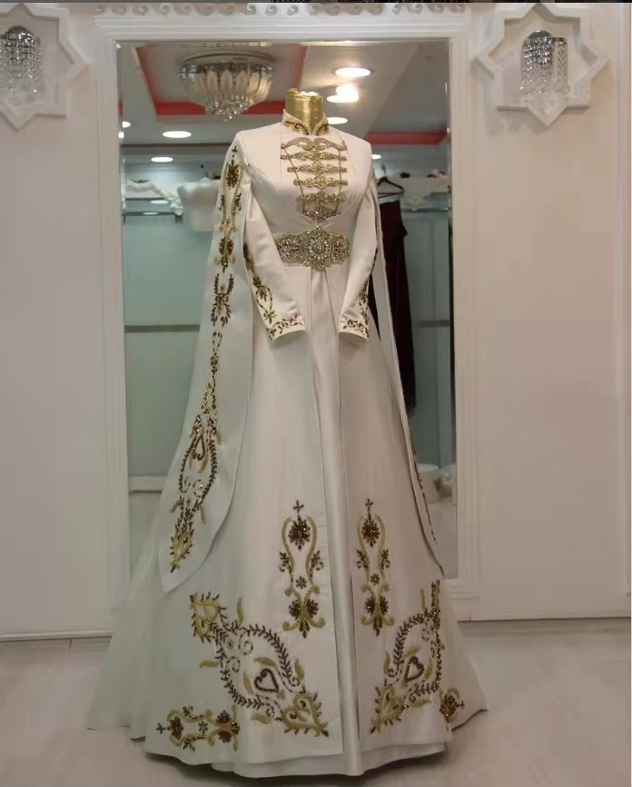 2025 White Long Sleeve Wedding Dresses Embroidered High Neck Muslim Caucasian Bridal Party Gowns robes de soiree