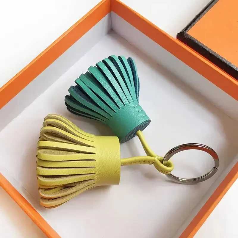 Fashionable leather double fringe edge keychain car keychain womens bag charm backpack holder decoration gift Y241216