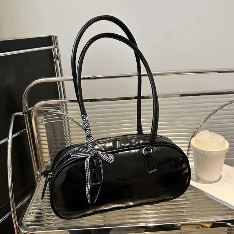 Large Capacity Silver Bag Women Portable Pillow Bag All-Match Shoulder Underarm Bag Womens Handbag Casual Boston Commuting Bags Y250603
