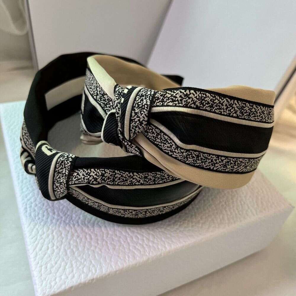hair accessories for women with simple fabric temperament hair compression headbands broken hair clips versatile for going out autumn and winter new s
