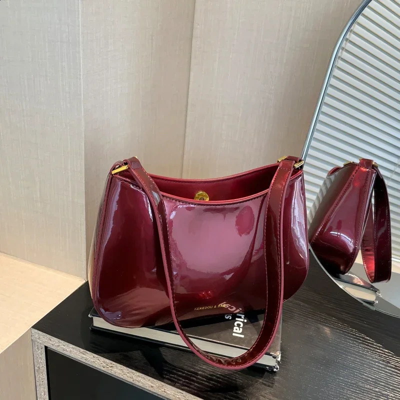 Advanced Retro Niche Trendy Underarm Bag Fashionable and Versatile Commuting Shoulder Bag Purses and Handbags Bolsos De Moda 241216
