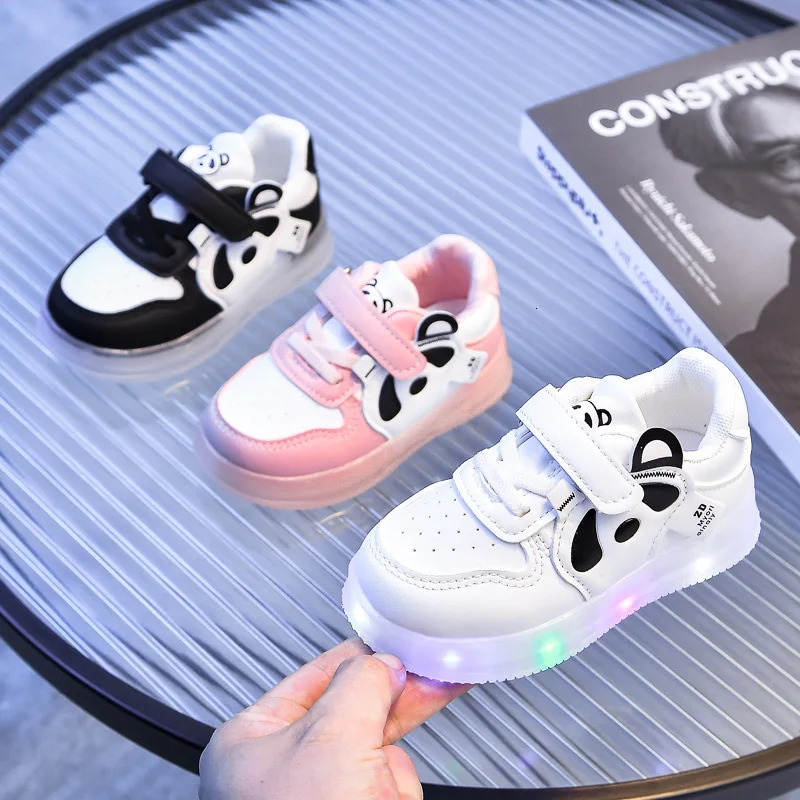 LED lights for childrens sports shoes cute cartoon boys skateboarding shoes fashionable soft sole glowing girls shoes comfortable childrens casual sho