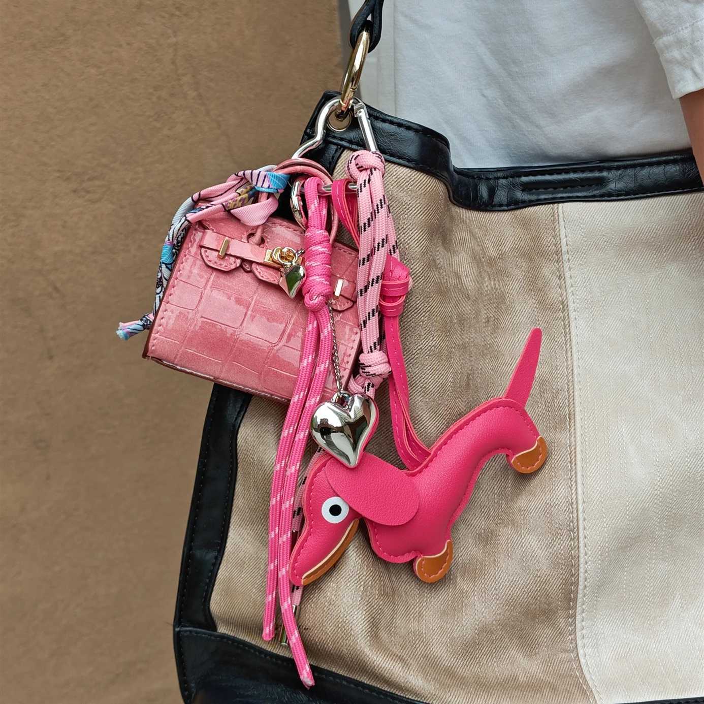25 new types of super complex bag pendants Versatile bag pendants three best matching hanging ropes and fashionable key pendants Y241216