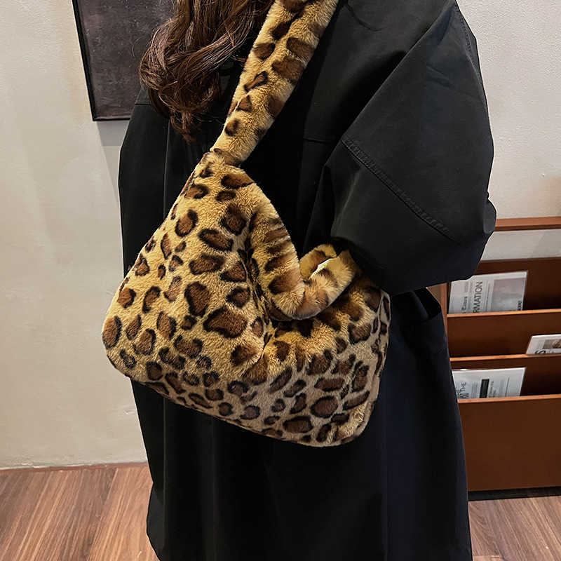 Korean fashion leopard print plush women's bag autumn winter style personalized and stylish armpit fur shoulder bag handbag 241215