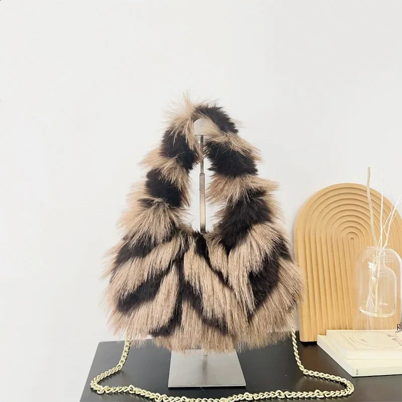 Faux Fox Fur Handbag Winter Fashion Soft Large Capacity Tote Bag Sling Gold Chain Shoulder Crossbody Bag Fluffy Warm Pouch 2025 241216