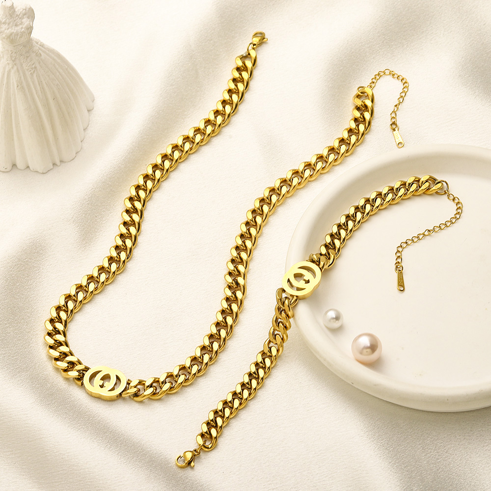 Chic Pendant Necklaces Designer Women 18K Gold Stainless Steel Round Letter Sweater Choker Pendant Chain Jewelry Accessories Gifts