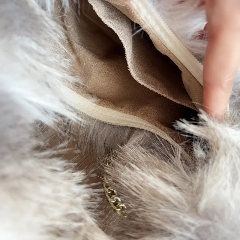 Faux Fox Fur Handbag Winter Fashion Soft Large Capacity Tote Bag Sling Gold Chain Shoulder Crossbody Bag Fluffy Warm Pouch 2025 241216