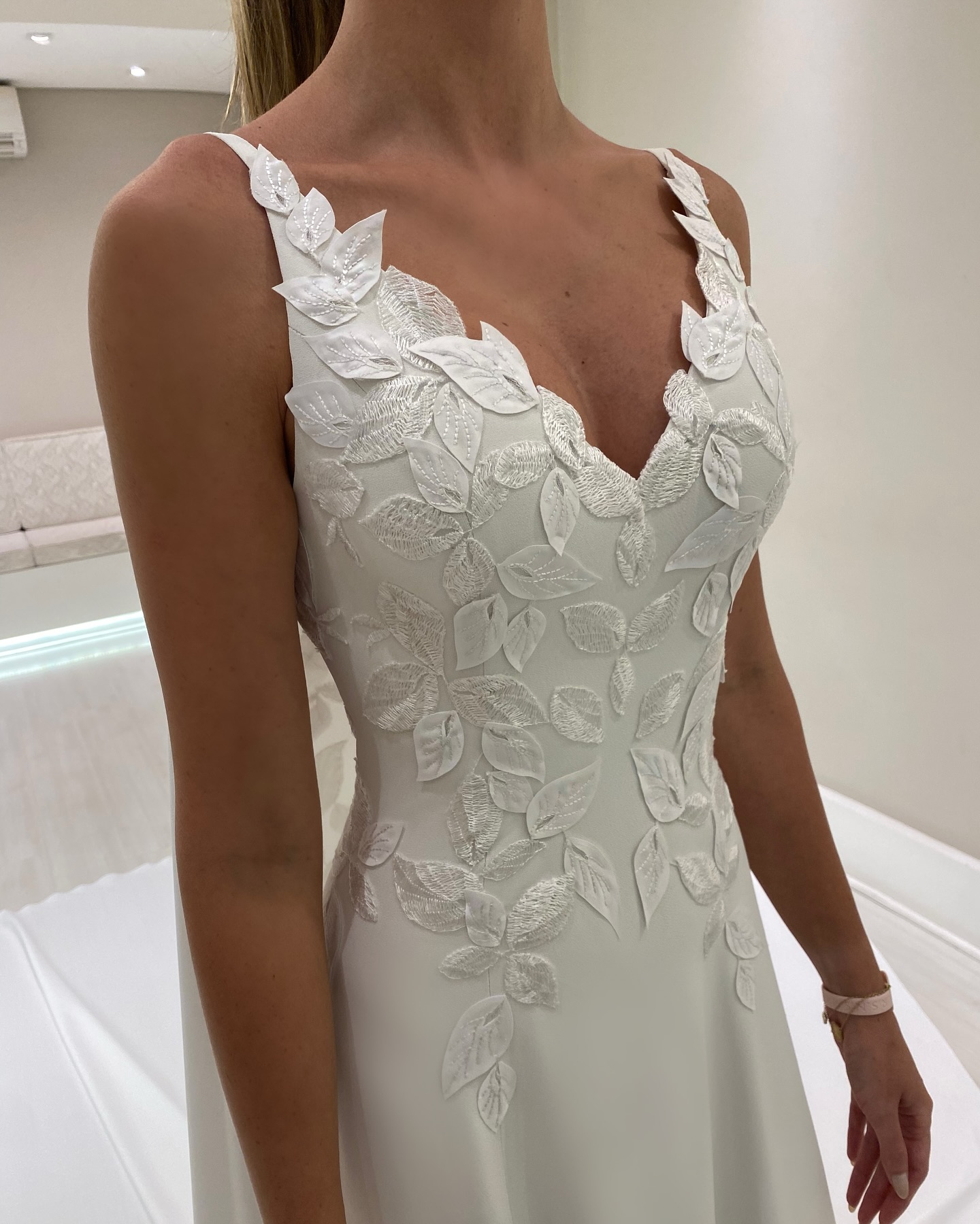 Fabulous Appliqued Wedding Dresses With Cape Backless Bridal Gowns A e V Necke Vestido De Novia