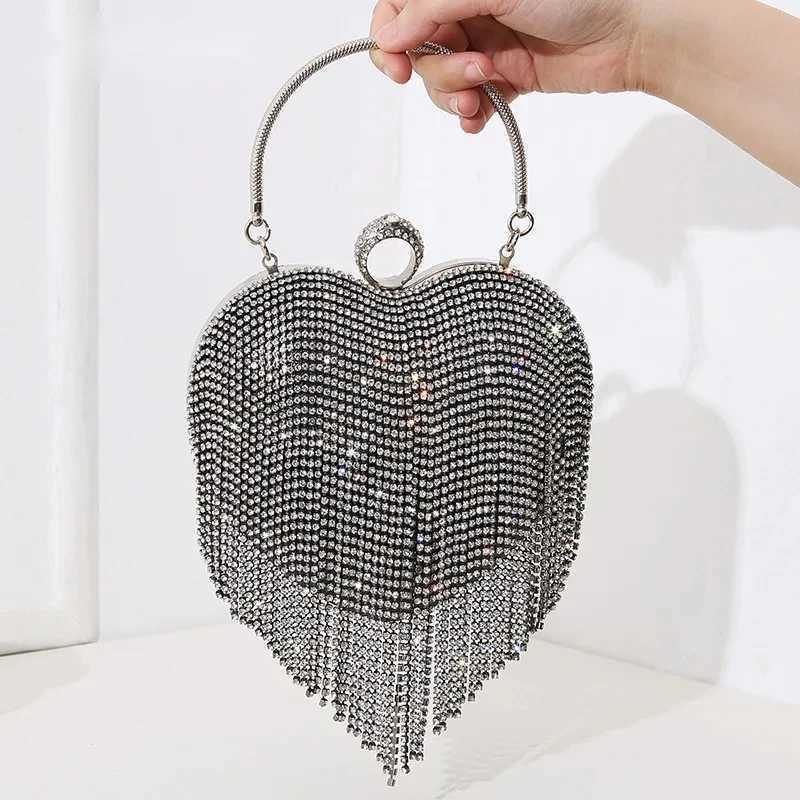 Beaded Dimond Clutch Evening Bag Heart Shape Wedding Party Purse Banquet European Exquisite Bridal 240902 Totes