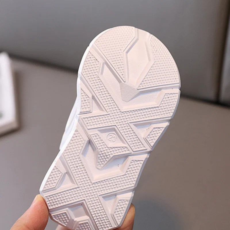 Childrens Fashion Sports Shoes Summer Luminous Fashion Breathable Childrens Mesh Shoes Girls LED Sports Shoes Light Running Shoes 241216